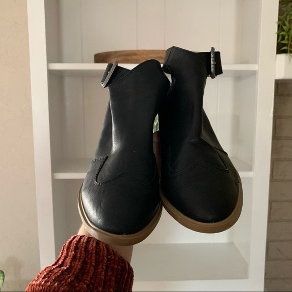 Dolce Vita Black Faux Leather Almond Toe Block Heel Ankle Buckle Mules - Picture 4 of 10